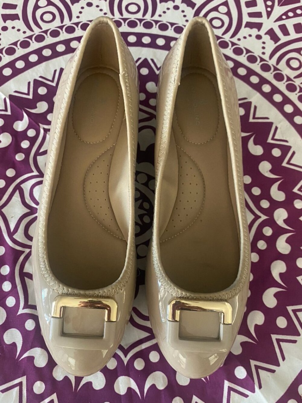 NWOT Bandolino Flats with buckle